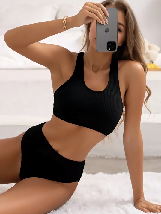 Kadın Siyah Çapraz Sırt Detaylı Iç Çamaşır Takımı – Modern, Konforlu ve Günlük Kombinlere Uygun