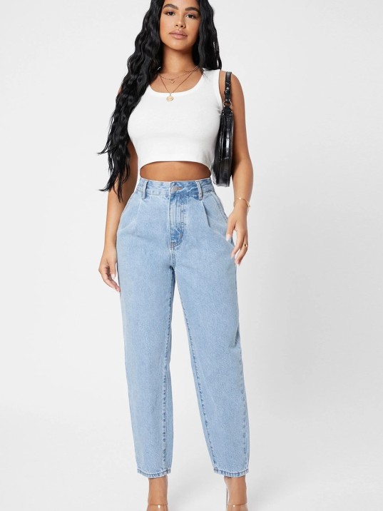 Kadın Beyaz Kare Yaka Crop Top Bluz – Şık, Rahat Ve Kolay Kombinlenebilir Kadın Beyaz Kare Yaka Crop Top Bluz – Şık, Rahat Ve Kolay Kombinlenebilir