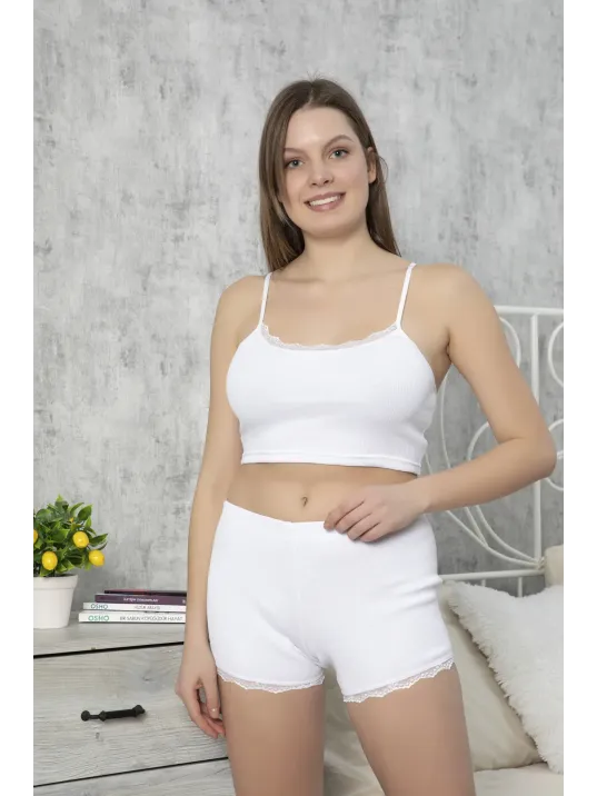 Kadın Beyaz Alt Ve Üst Dantel Detaylı Şortlu Gecelik Takımı – Modern, Konforlu Ve Günlük Kombinlere Uygun