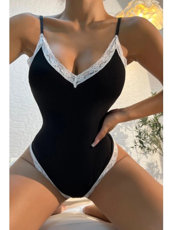 Kadın Beyaz Dantel Işlemeli Siyah Tulum Gecelik – Modern ve Şık Tasarım