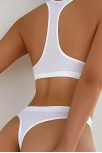 Kadın Beyaz Desteksiz Seamless Tangalı İç Çamaşır Takımı – Modern, Konforlu Kadın Beyaz Desteksiz Seamless Tangalı İç Çamaşır Takımı – Modern, Konforlu