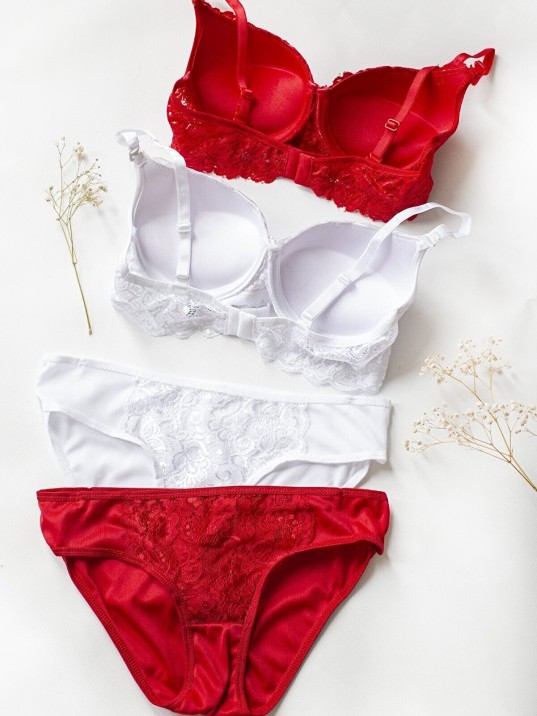 Kadın Kırmızı Ve Beyaz Dolgulu Balenli Sütyen Külot 2'li Paket – Modern Ve Şık Tasarım Kadın Kırmızı Ve Beyaz Dolgulu Balenli Sütyen Külot 2'li Paket – Modern Ve Şık Tasarım