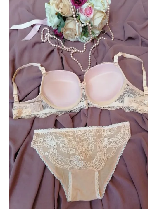 Kadın Somon Rengi Dolgulu Dantel Sütyen Ve Külot Takım – Modern, Konforlu Ve Günlük Kombinlere Uygun