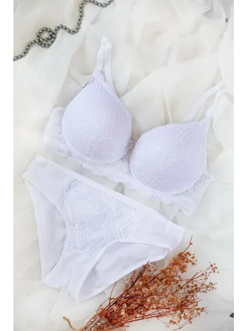 Kadın Beyaz Dolgulu Dantel Sütyen Ve Külot Takım – Modern, Konforlu Ve Günlük Kombinlere Uygun