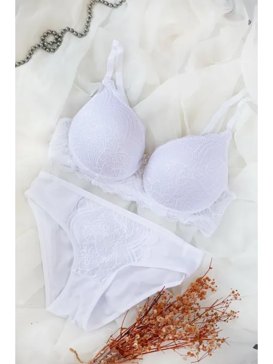 Kadın Beyaz Dolgulu Dantel Sütyen Ve Külot Takım – Modern, Konforlu Ve Günlük Kombinlere Uygun Kadın Beyaz Dolgulu Dantel Sütyen Ve Külot Takım – Modern, Konforlu Ve Günlük Kombinlere Uygun
