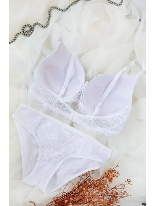 Kadın Beyaz Dolgulu Dantel Sütyen Ve Külot Takım – Modern, Konforlu Ve Günlük Kombinlere Uygun