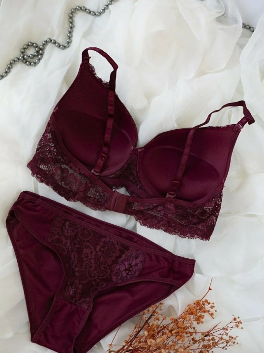 Kadın Bordo Dolgulu Dantel Sütyen Ve Külot Takım – Modern, Konforlu Ve Günlük Kombinlere Uygun