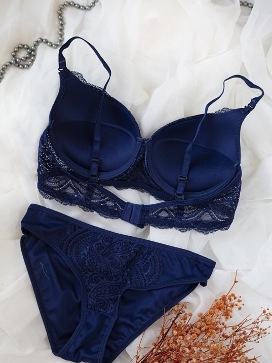 Kadın Lacivert Dolgulu Dantel Sütyen Ve Külot Takım – Modern, Konforlu Ve Günlük Kombinlere Uygun