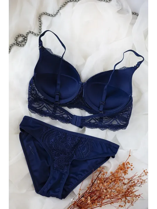 Kadın Lacivert Dolgulu Dantel Sütyen Ve Külot Takım – Modern, Konforlu Ve Günlük Kombinlere Uygun Kadın Lacivert Dolgulu Dantel Sütyen Ve Külot Takım – Modern, Konforlu Ve Günlük Kombinlere Uygun