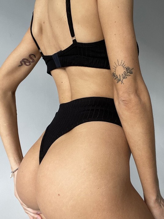 Kadın Siyah Yüksek Bel Dolgusuz Slip Takım – Modern, Konforlu Ve Günlük Kombinlere Uygun Kadın Siyah Yüksek Bel Dolgusuz Slip Takım – Modern, Konforlu Ve Günlük Kombinlere Uygun