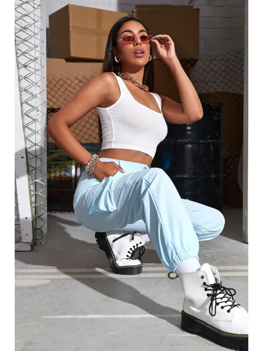 Kadın Beyaz Kalın Askılı Crop Top Büstiyer – Modern Ve Şık Tasarım