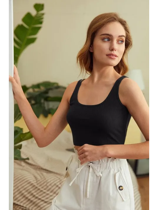 Kadın Siyah Kalın Askılı Crop Top Büstiyer – Modern Ve Şık Tasarım