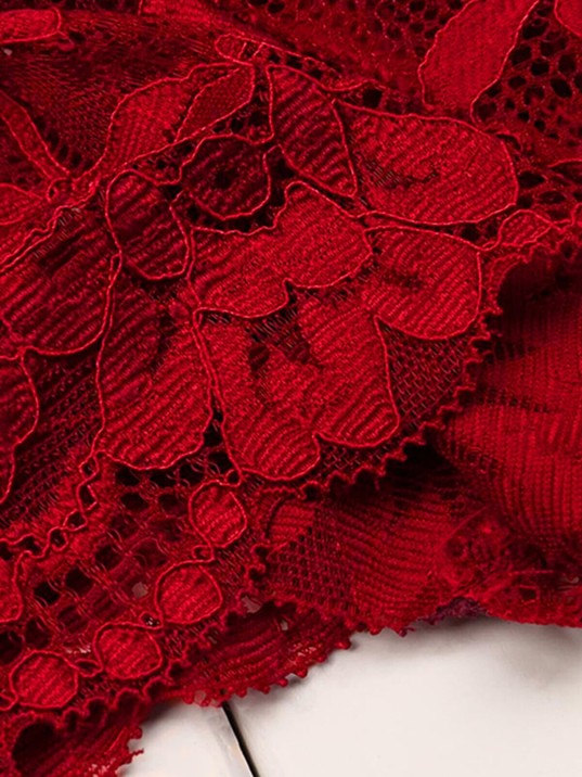 Kadın Kırmızı Dantelli & Kurdelalı Sütyen Külot Takımı – Modern, Konforlu ve Günlük Kombinlere Uygun