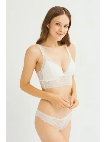 Kadın Beyaz Dantelli Büstiyer Sütyen Külot Takımı – Modern, Konforlu Ve Günlük Kombinlere Uygun