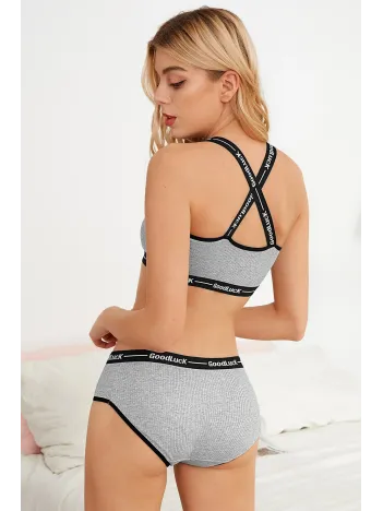 Kadın Gri Çapraz Sırtlı Yazılı Iç Çamaşır Takımı – Modern, Konforlu Ve Günlük Kombinlere Uygun