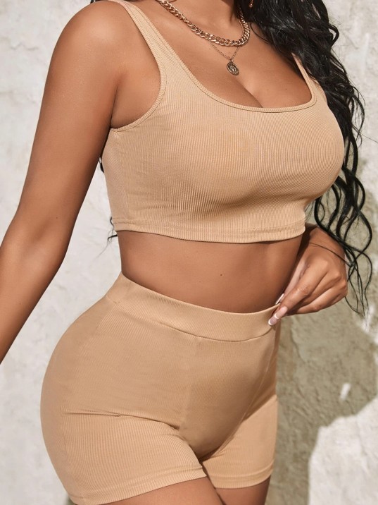 Kadın Krem Rengi Şortlu Crop Top Gecelik Takım – Modern, Konforlu Ve Günlük Kombinlere Uygun Kadın Krem Rengi Şortlu Crop Top Gecelik Takım – Modern, Konforlu Ve Günlük Kombinlere Uygun