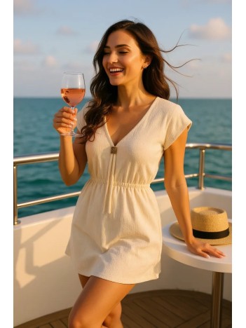 Kadın Beyaz Yanları Yırtmaçlı Tokalı V Yaka Mini Plaj Elbisesi – Şık, Rahat Ve 4 Mevsim Kullanıma Uygun