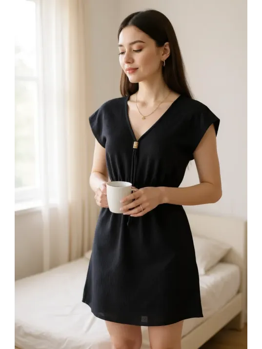 Kadın Siyah Yanları Yırtmaçlı Tokalı V Yaka Mini Plaj Elbisesi – Şık, Rahat Ve 4 Mevsim Kullanıma Uygun