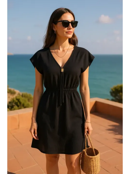 Kadın Siyah Yanları Yırtmaçlı Tokalı V Yaka Mini Plaj Elbisesi – Şık, Rahat Ve 4 Mevsim Kullanıma Uygun