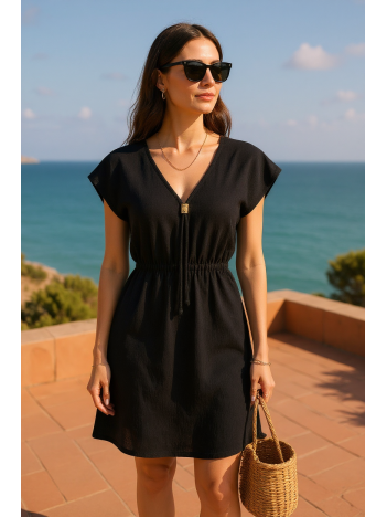 Kadın Siyah Yanları Yırtmaçlı Tokalı V Yaka Mini Plaj Elbisesi – Şık, Rahat ve 4 Mevsim Kullanıma Uygun