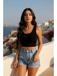 Kadın Siyah Kare Yaka Crop Top Bluz – Şık, Rahat Ve Kolay Kombinlenebilir