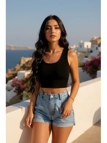 Kadın Siyah Kare Yaka Crop Top Bluz – Şık, Rahat Ve Kolay Kombinlenebilir