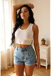 Kadın Beyaz Kare Yaka Crop Top Bluz – Şık, Rahat Ve Kolay Kombinlenebilir