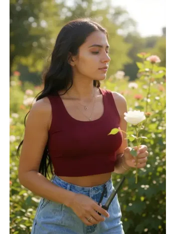 Kadın Bordo Kare Yaka Crop Top Bluz – Şık, Rahat Ve Kolay Kombinlenebilir