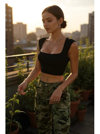 Kadın Siyah Kare Yaka Kalınlaşan Omuz Detaylı Crop Top Bluz
