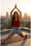Kadın Kırmızı Kare Yaka Crop Top Bluz – Şık, Rahat Ve Kolay Kombinlenebilir