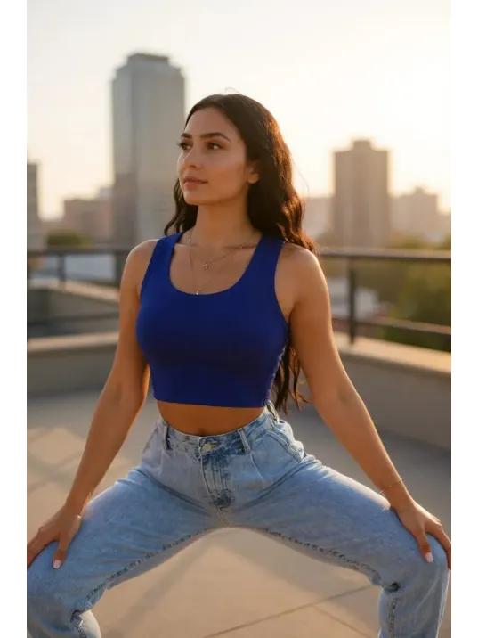 Kadın Lacivert Kare Yaka Crop Top Bluz – Şık, Rahat Ve Kolay Kombinlenebilir