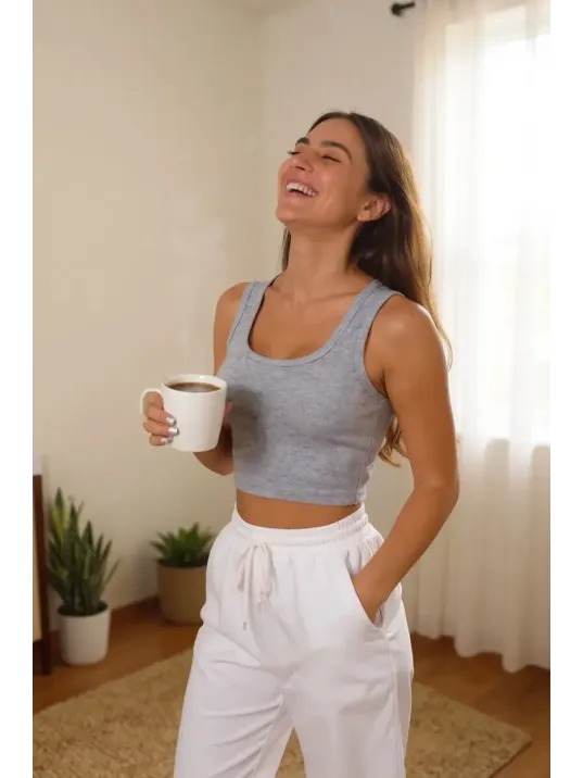 Kadın Gri Kare Yaka Crop Top Bluz – Şık, Rahat Ve Kolay Kombinlenebilir