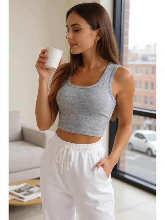 Kadın Gri Kare Yaka Crop Top Bluz – Şık, Rahat ve Kolay Kombinlenebilir