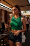 Kadın Yeşil Kare Yaka Crop Top Bluz – Şık, Rahat Ve Kolay Kombinlenebilir Kadın Yeşil Kare Yaka Crop Top Bluz – Şık, Rahat Ve Kolay Kombinlenebilir