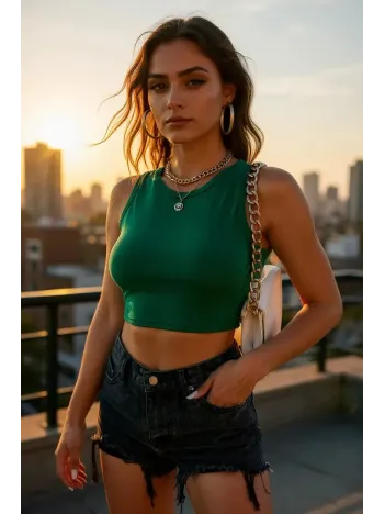 Kadın Yeşil Kare Yaka Crop Top Bluz – Şık, Rahat Ve Kolay Kombinlenebilir