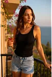 Kadın Siyah Kolsuz Kalın Askılı Uzun Crop Top Bluz & Atlet – Şık, Rahat Ve Kolay Kombinlenebilir