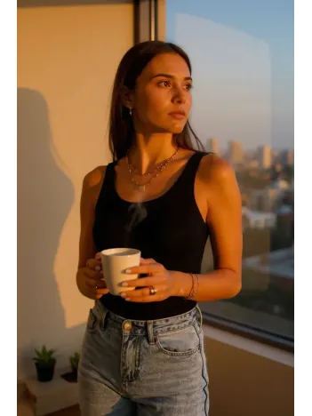 Kadın Siyah Kolsuz Kalın Askılı Uzun Crop Top Bluz & Atlet – Şık, Rahat Ve Kolay Kombinlenebilir Kadın Siyah Kolsuz Kalın Askılı Uzun Crop Top Bluz & Atlet – Şık, Rahat Ve Kolay Kombinlenebilir