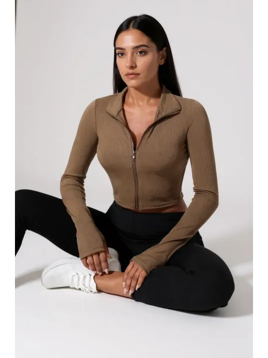 Kadın Kahverengi Uzun Kol Fermuarlı Parmak Geçme Detaylı Dik Yaka Crop Top Bluz – Şık, Rahat Ve Kolay Kombinlenebilir