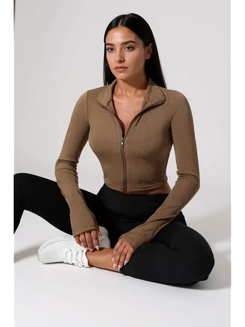Kadın Kahverengi Uzun Kol Fermuarlı Parmak Geçme Detaylı Dik Yaka Crop Top Bluz – Şık, Rahat Ve Kolay Kombinlenebilir