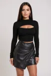 Kadın Siyah Göğüs Dekolteli Uzun Kollu Cut Out Crop Top Bluz – Şık, Rahat Ve Kolay Kombinlenebilir