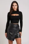 Kadın Siyah Göğüs Dekolteli Uzun Kollu Cut Out Crop Top Bluz – Şık, Rahat Ve Kolay Kombinlenebilir