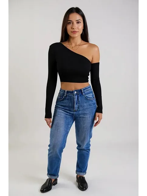 Kadın Siyah Tek Omuz Detaylı Uzun Kol Crop Top Bluz – Şık, Rahat Ve Kolay Kombinlenebilir