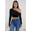 Kadın Siyah Tek Omuz Detaylı Uzun Kol Crop Top Bluz – Şık, Rahat ve Kolay Kombinlenebilir