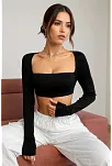 Kadın Siyah Uzun Kol Göğüs Ve Sırt Dekolteli Crop Top Bluz – Şık, Rahat Ve Kolay Kombinlenebilir