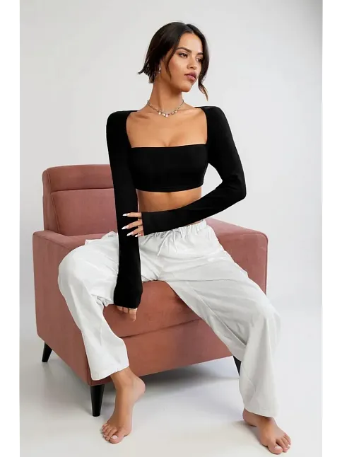 Kadın Siyah Uzun Kol Göğüs Ve Sırt Dekolteli Crop Top Bluz – Şık, Rahat Ve Kolay Kombinlenebilir