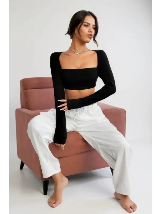Kadın Siyah Uzun Kol Göğüs Ve Sırt Dekolteli Crop Top Bluz – Şık, Rahat Ve Kolay Kombinlenebilir