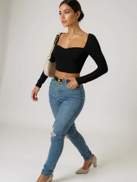 Kadın Siyah Uzun Kol Göğüs Dekolteli Şık Crop Top Bluz – Şık, Rahat ve Kolay Kombinlenebilir