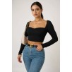 Kadın Siyah Uzun Kol Göğüs Dekolteli Şık Crop Top Bluz – Şık, Rahat ve Kolay Kombinlenebilir