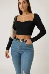 Kadın Siyah Uzun Kol Göğüs Dekolteli Şık Crop Top Bluz – Şık, Rahat Ve Kolay Kombinlenebilir