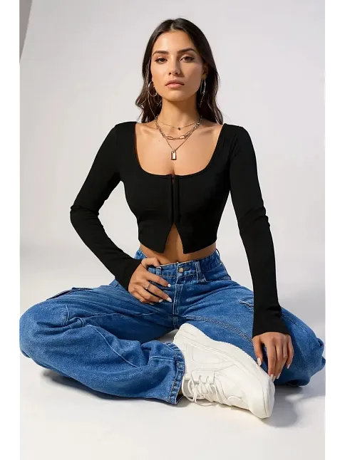 Kadın Siyah Uzun Kollu Agraflı Göğüs Ve Göbek Dekolteli Crop Top Bluz – Şık, Rahat Ve Kolay Kombinlenebilir